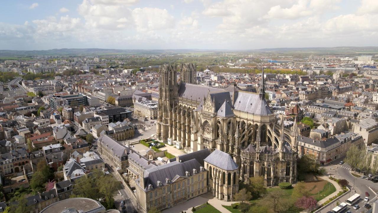 La Demeure Des Sacres - Cathedrale Panzió Reims Kültér fotó